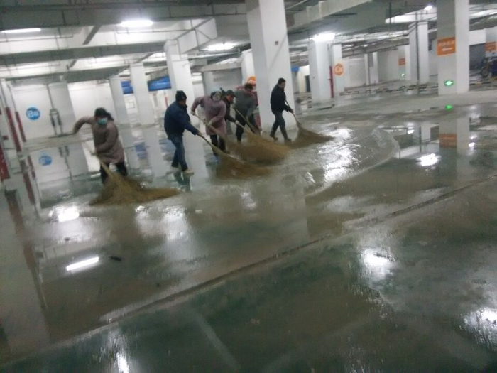 哥伦布地下车库地面保洁